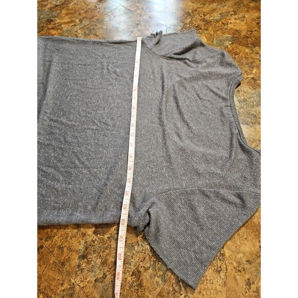 BKE gray medium short sleeve shirt Rayon/poly. Flowy (A201) - Picture 6 of 7